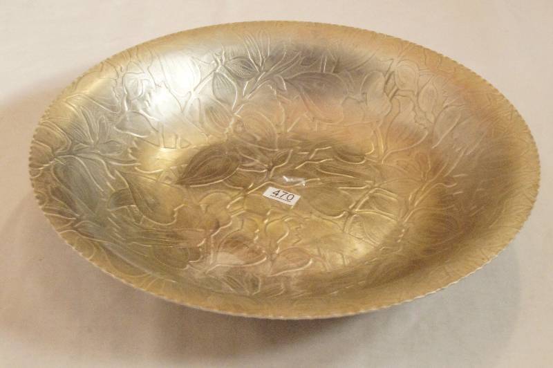 lot 470 image: 1950s Vintage Hand Hammered Aluminum Round Bowl Approx 12 - Stamped Aluminum Federal Silver Co.