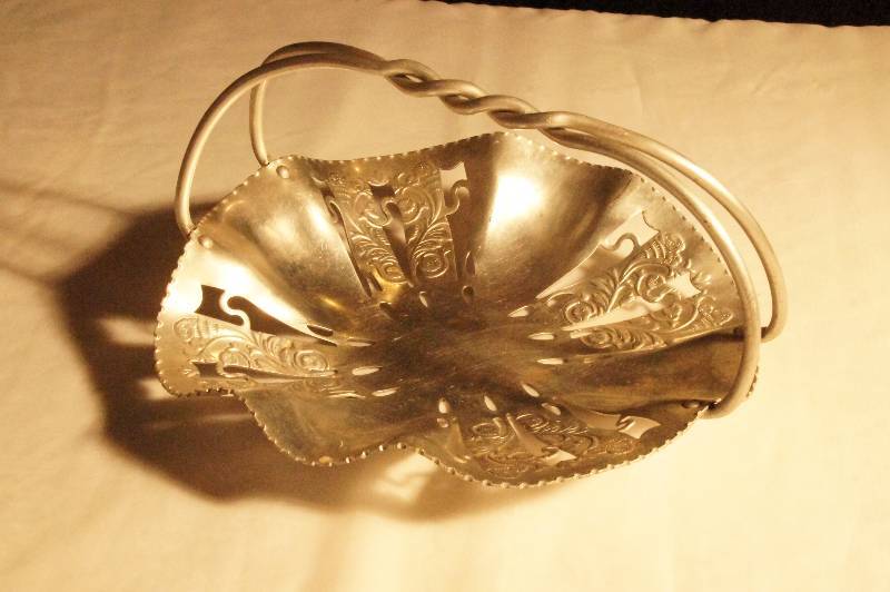lot 471 image: 1950s Vintage Hand Hammered Aluminum Slotted Bon Bon Tray with Twisted Handle