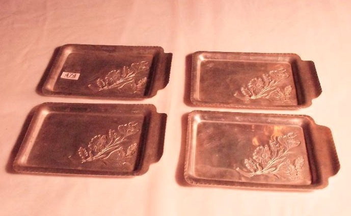 lot 474 image: 1950s Vintage Hand Hammered Aluminum Individual Serving Trays Set of 4 stamped (Hand Forg Everlast)