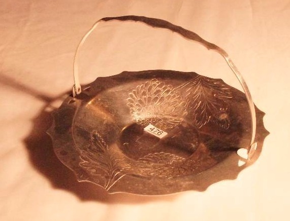 lot 476 image: 1950s Vintage Hand Hammered Aluminum Handled Round Bon Bon Dish - Handle does fold down for easy storage