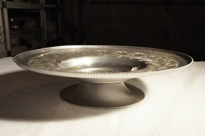 lot 477 image: 1950s Vintage Hand Hammered Aluminum Round Lazy Susan - Approx 14 14 across 3 34 Tall