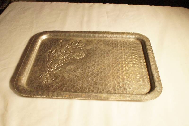 lot 478 image: 1950s Vintage Hand Hammered Aluminum Rectangle Serving Tray - Approx 16 12 x 11 12