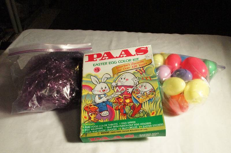 lot 485 image: Easter Lot - 1 Bags of Eggs, Paas Easter Egg Color Kit and 1 Bag of Grass