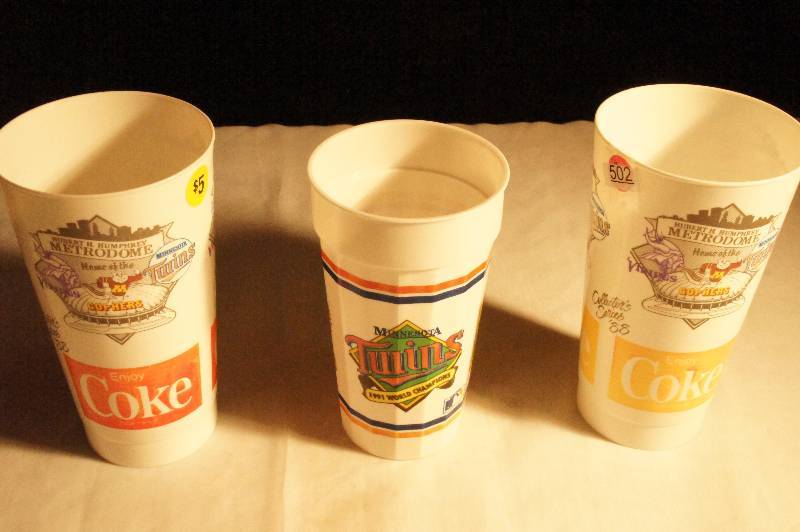 lot 502 image: 3 Vintage Collectible Twins Cups - 2 1988 Metrondome (Vikings Twins and Gophers and 1 - 1991 Twins Cup