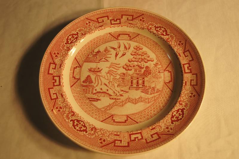 lot 518 image: Vintage Red Willow Homer Laughlin Made in the USA L 44 N 6 Approx 9