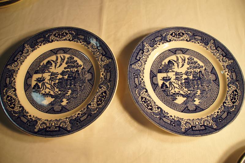 lot 521 image: Vintage Blue Willow Dinner Plates Set of 2 Willow Ware Royal China Underglaze k55 & 55