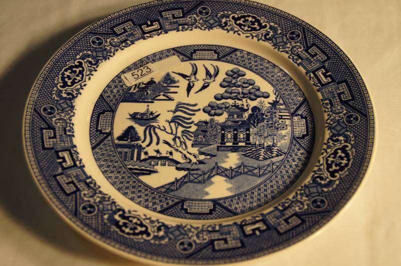 lot 523 image: Vintage Blue Willow Dinner Plate Approx 9