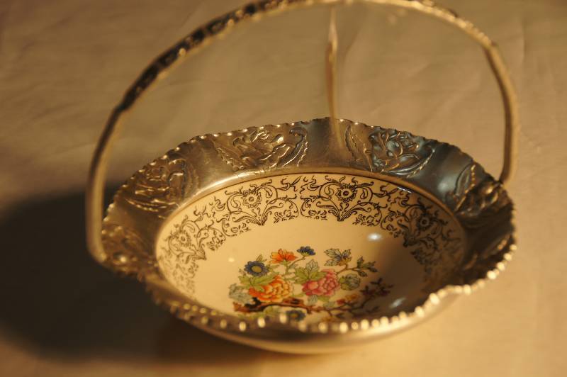 lot 538 image: 1950s Vintage Hand Hammered Aluminum Handled Candy Dish with Ceramic Floral Plate Farber & Shlevin INC