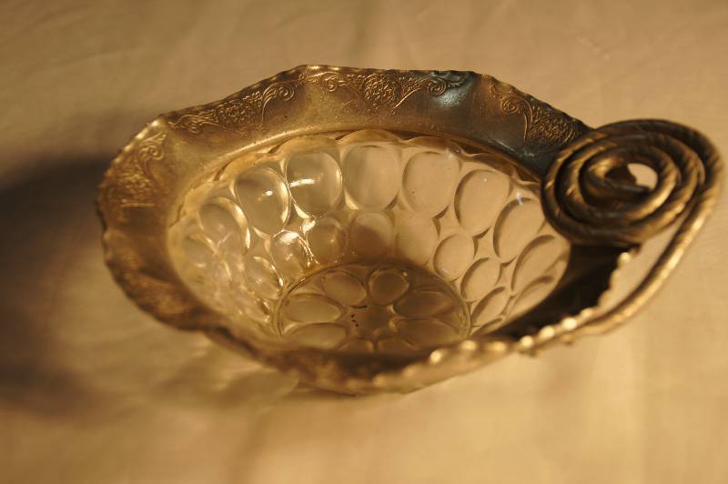 lot 540 image: 1950s Vintage Hand Hammered Aluminum Handled Candy Dish with Glass Bowl Swirl Handle