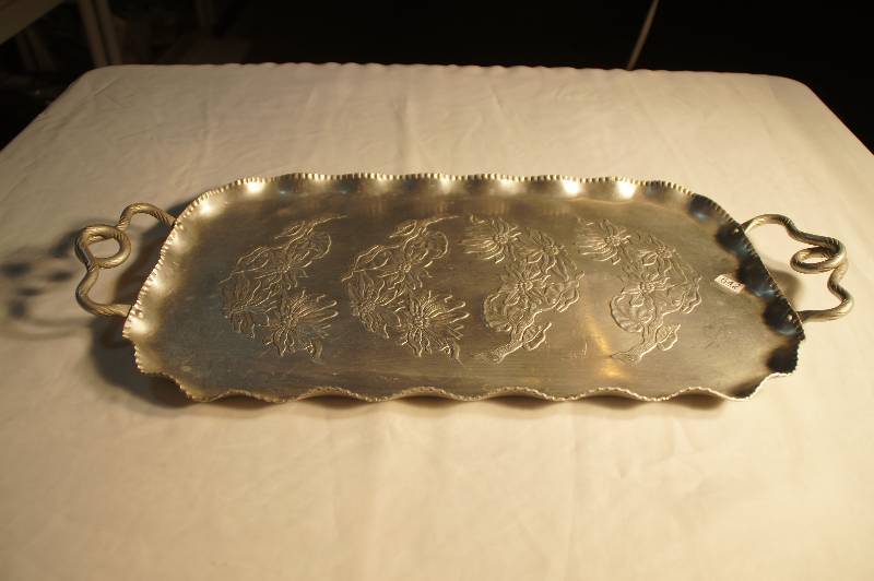lot 542 image: 1950s Vintage Hand Hammered Aluminum Very Very Large Rectangle Handled Serving Tray Approx 22 10 34