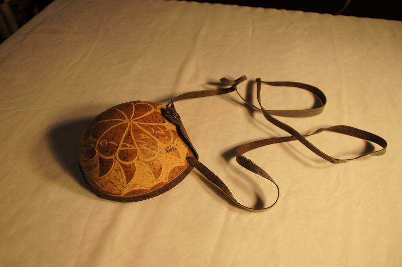 lot 548 image: Turtle Shell Purse with what looks like leather bakcing - Very Unique and Collectible