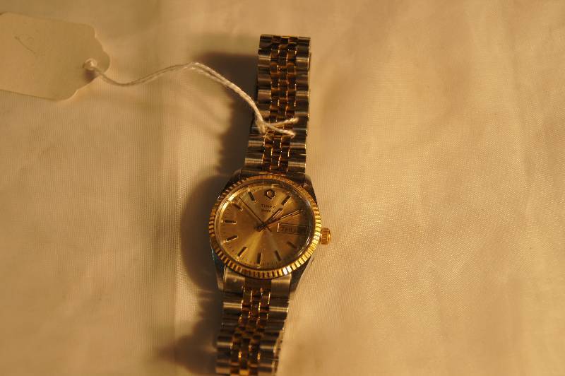 lot 564 image: Mens Timex Quartz Watch