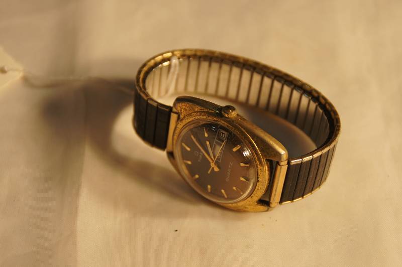 lot 565 image: Mens Timex Quartz Watch