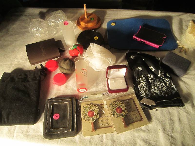 lot 579 image: LOT - Mouse Pad, 2 NEW Frames, Pin Cushion, Candleholders, Purse, Bags, Stands, Billfoad, Misc