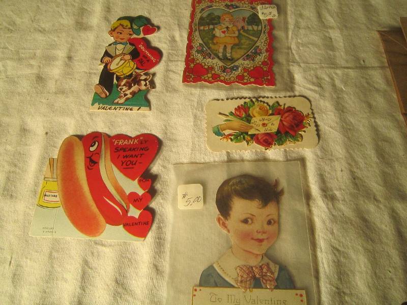 lot 584 image: 5 Collectible Valentines Cards