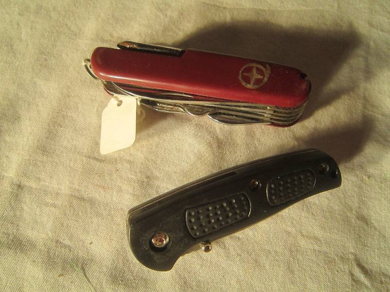 lot 590 image: 2 Collectible Knives - Swiss Army Knife and Stainless Black Knife