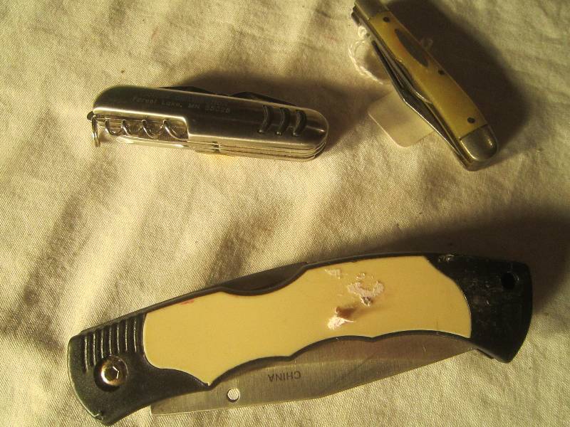 lot 594 image: 3 Collectible Knives,  (1) Master USA 283P