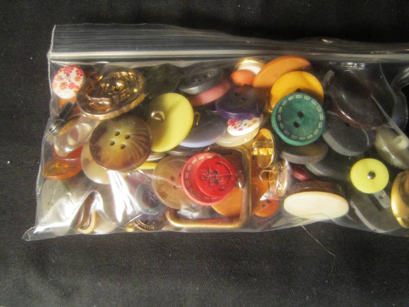 lot 605 image: Bag of Collectible Buttons