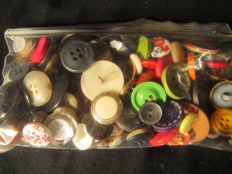 lot 606 image: Bag of Collectible Buttons