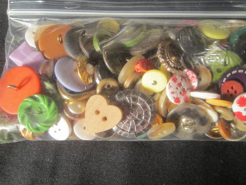 lot 607 image: Bag of Collectible Buttons