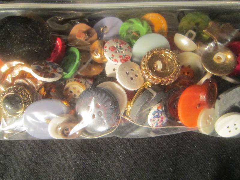 lot 608 image: Bag of Collectible Buttons
