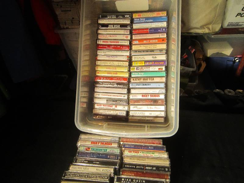 lot 624 image: Lot of 56 Cassettes Tote Not included