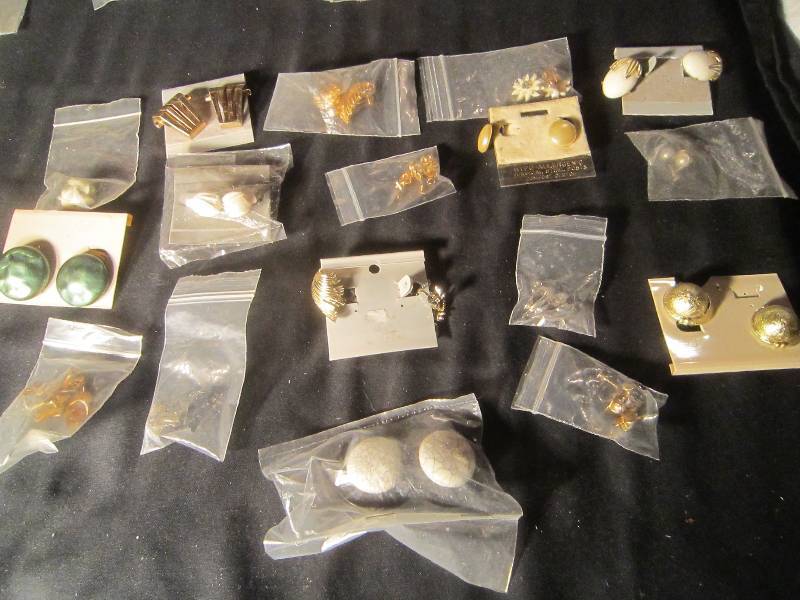 lot 631 image: 17 Pair of Clip Collectible Earrings
