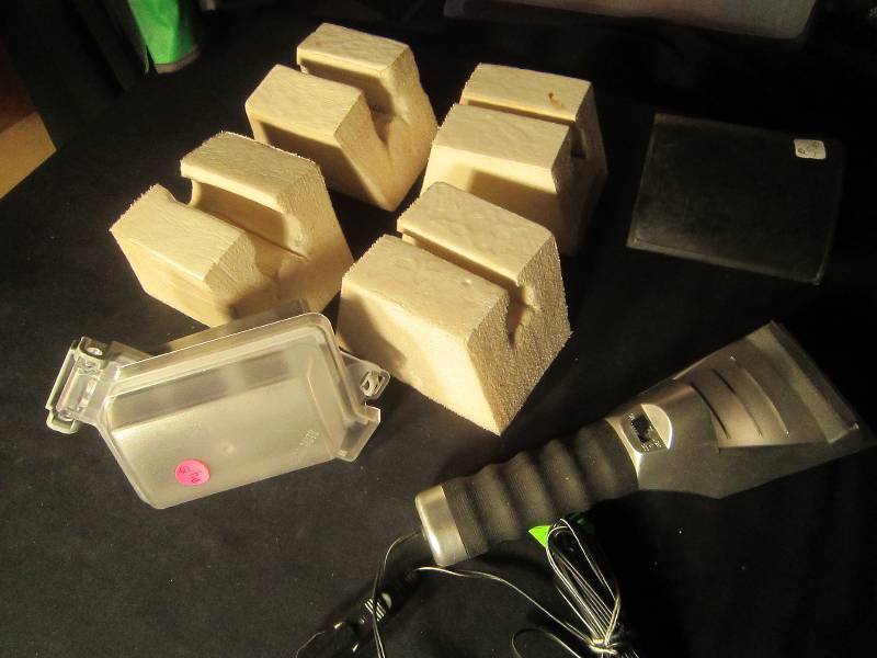 lot 639 image: Windshield Defroster,(ACDC), CarTop Protectors, Neck Cushion, Electrical