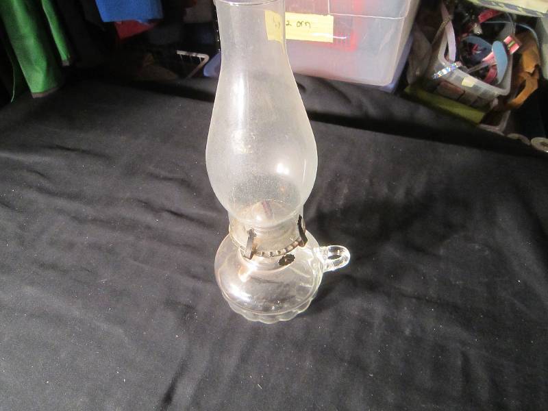 lot 644 image: 12 Oil Lamp