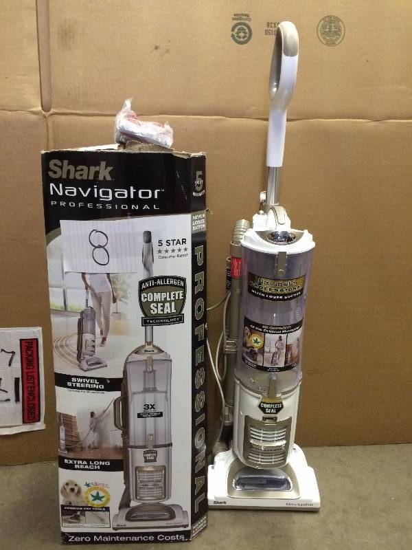 lot 8 image: Shark Navigator used Tested Works