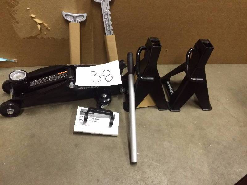 lot 38 image: Husky 2 Ton Trolley Jack Kit New