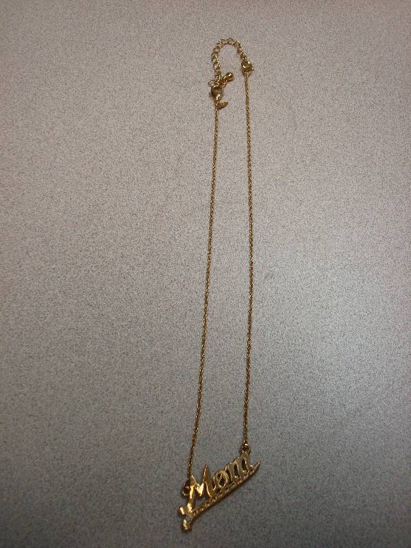 Mom Gold Tone Jewelry Necklace...
