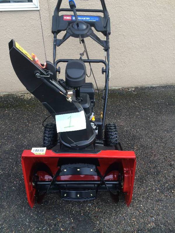 lot 1 image: Toro SnowMaster 724 QXE 24 in. Gas Snow Blower Tested Works New