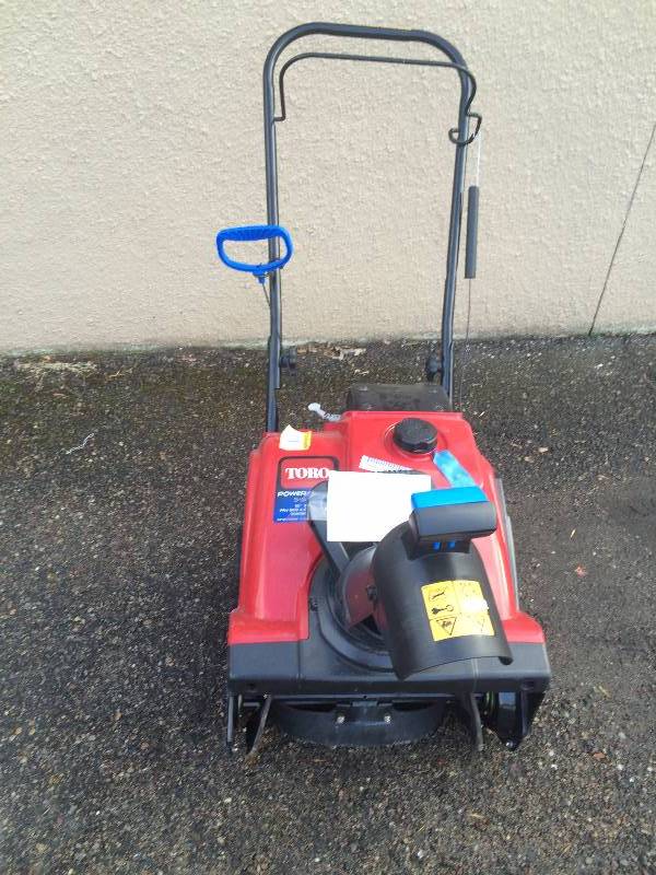lot 3 image: Toro Power Clear 518 ZE 18 in. Single-Stage Gas Snow Blower Like New Tested Works