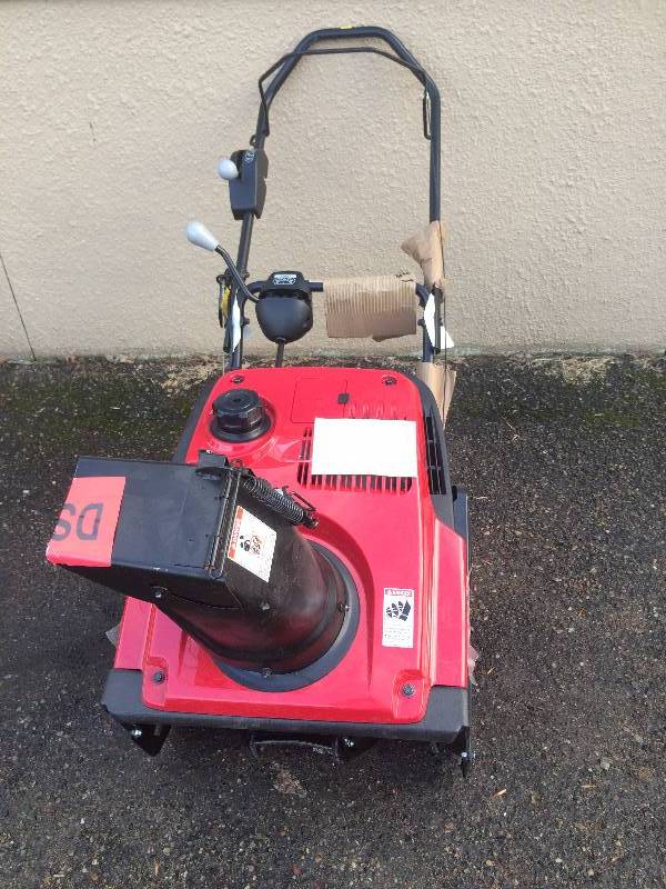 lot 5 image: Honda HS720AS 20 in. Single-Stage Electric Start Gas Snow Blower Tested works New