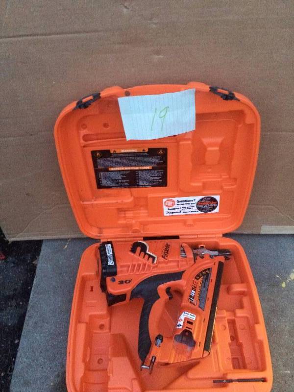 lot 19 image: Paslode CF325LI Lithium-Ion Cordless 30° Framing Nailer