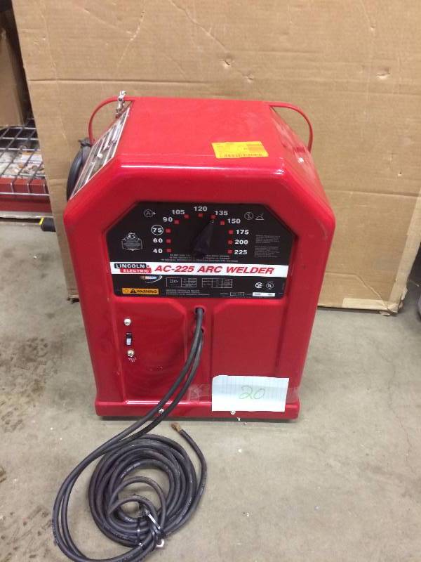 lot 20 image: Lincoln Electric AC225S Arc Welder missing hose and Clamps