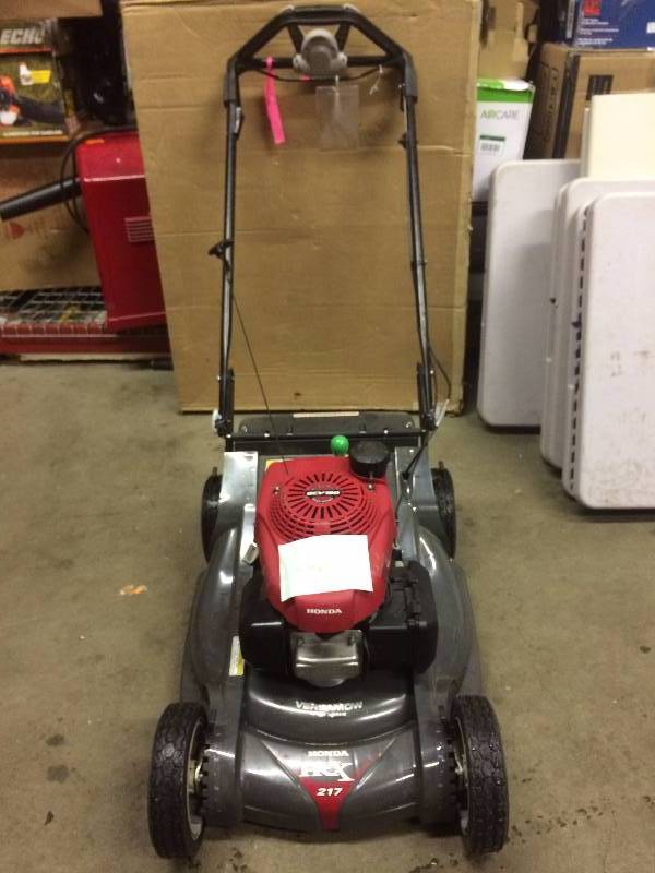 lot 26 image: Honda GCV190 21 in. Variable Speed Self-Propelled Walk-Behind Gas Mower