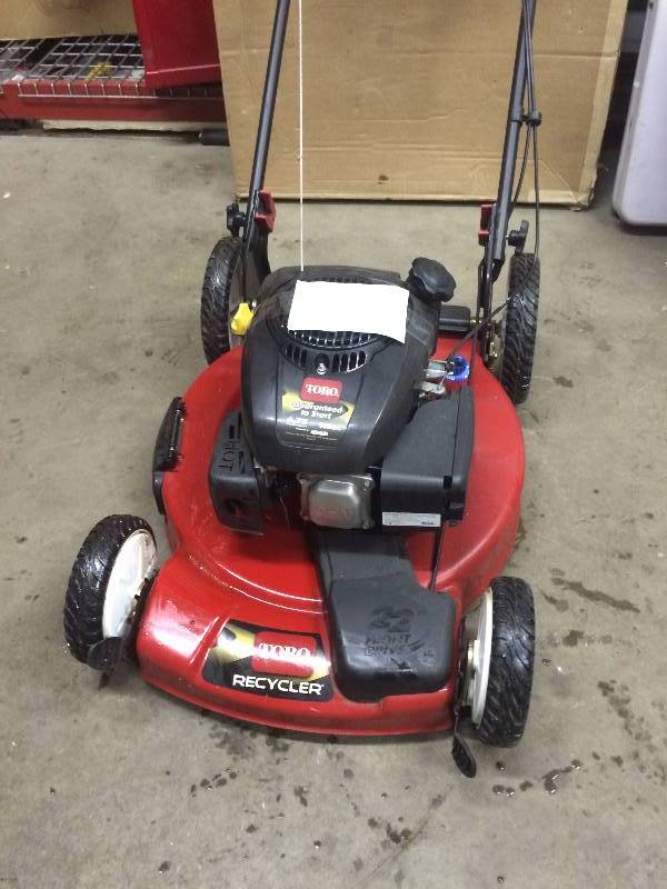 lot 28 image: Toro Recycler 22 in. High and Front Wheel Drive Variable Speed Self-Propelled Gas Lawn Mower with Kohler Engine missing Bag tested works