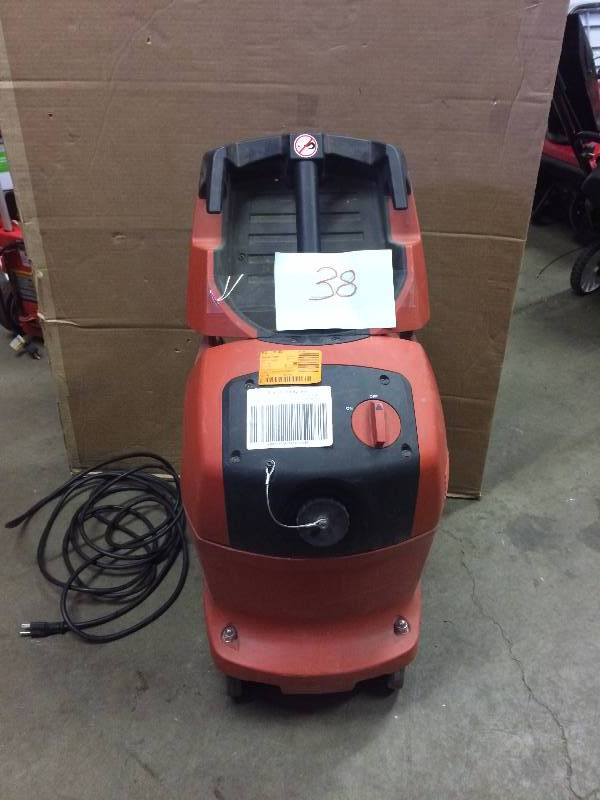 lot 38 image: VC 40-U Universal vacuum cleaner used tested works missing hoses and attachments