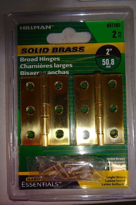 lot 78 image: 15 - 2 Broad Hinges