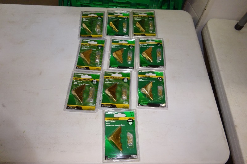lot 94 image: 10 - 916 box corner