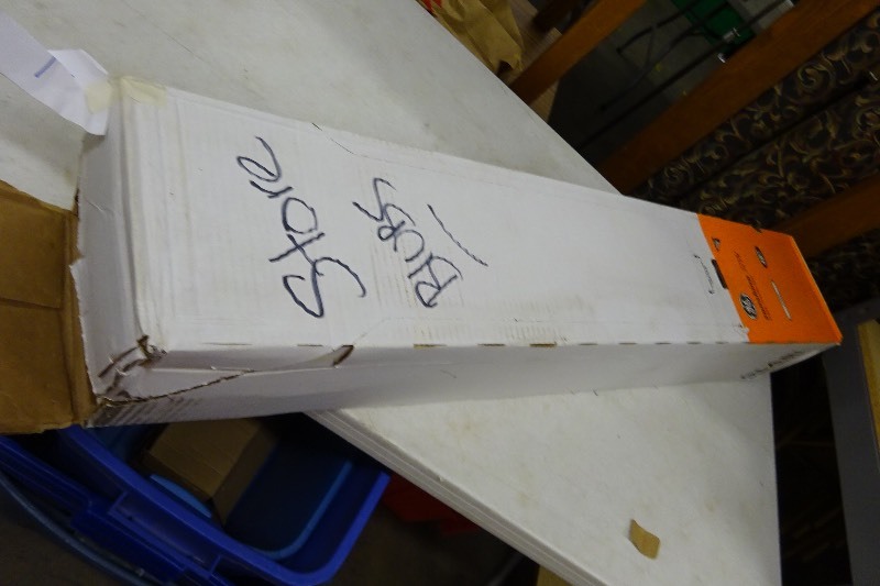 lot 5 image: GE Sunshine 32w bulb 48 long