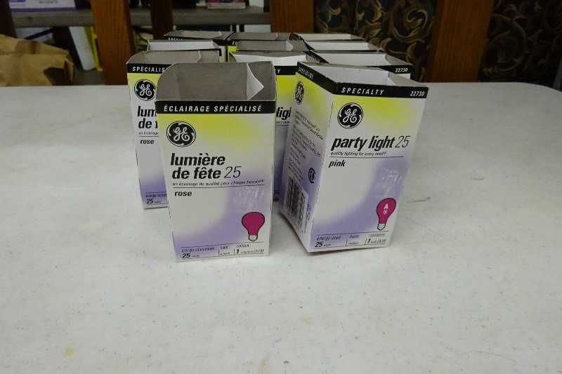 lot 27 image: 11 GE Party Light