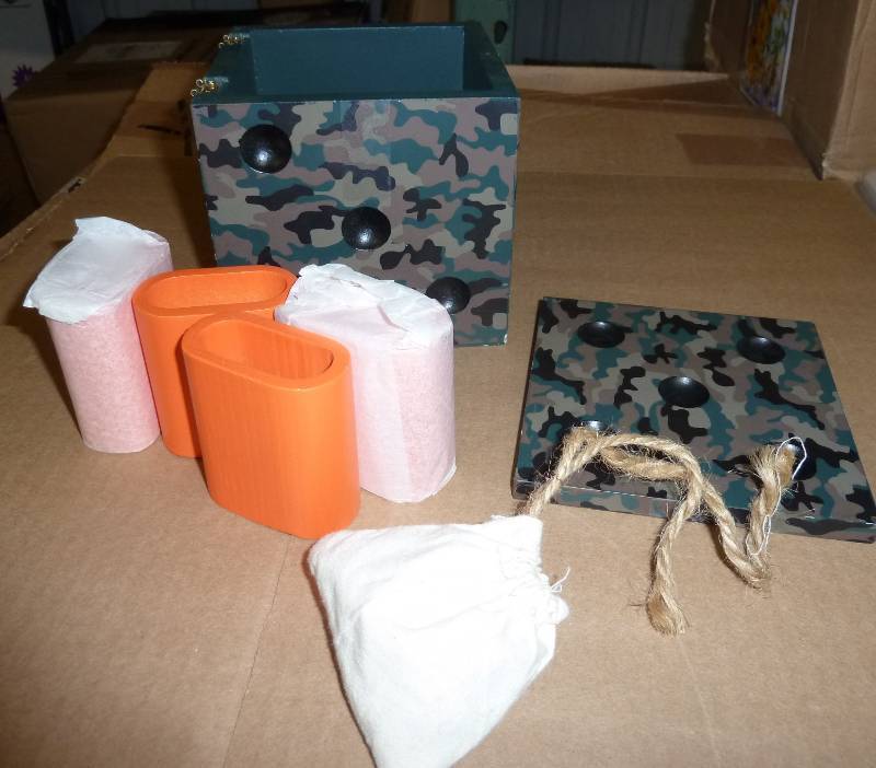 camo liars dice game, pins are miss...