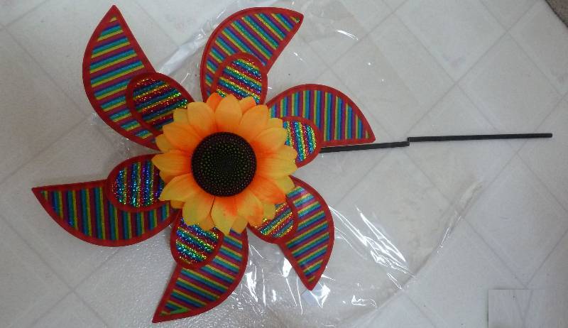 New Sparkly dual spinner yard whirl...