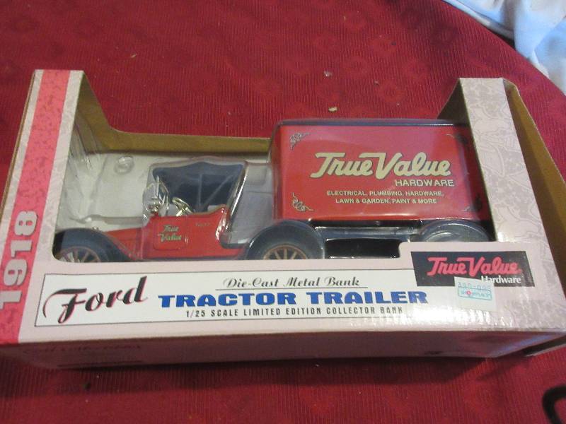 COLLECTOR TRUE VALUE FORD TRACTOR AND TRAILER