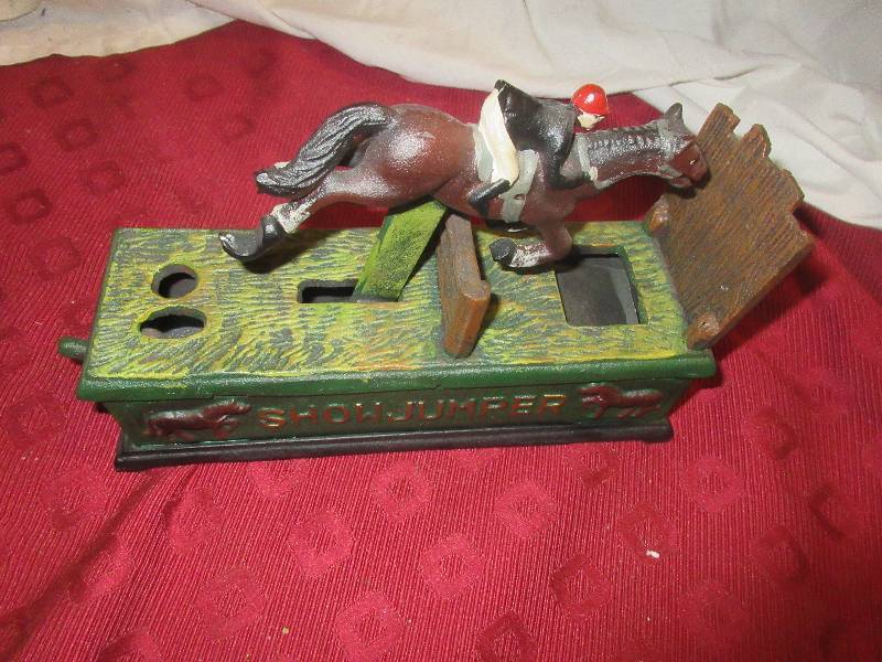 VINTAGE CAST IRON SHOW JUMPER COIN BANK