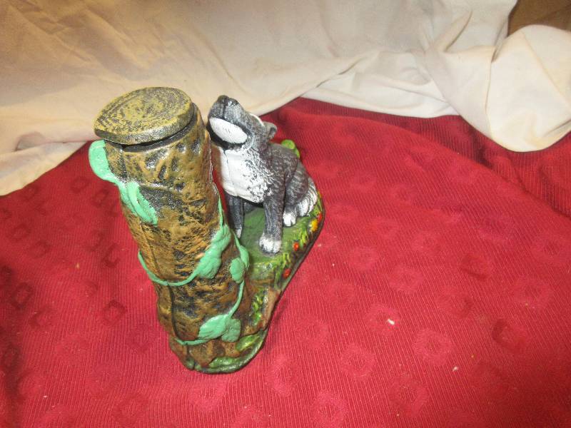 VINTAGE CAST IRON WOLF BANK