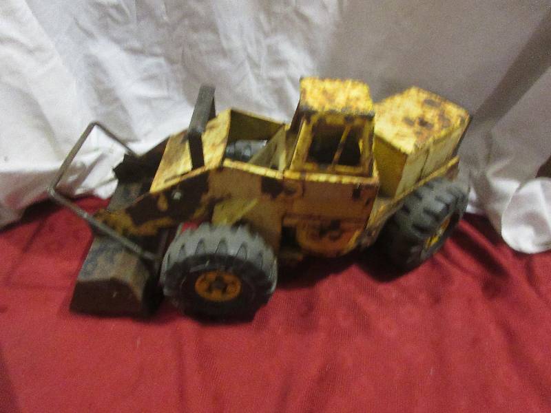 VINTAGE MEDAL TONKA FRONT END LOADER